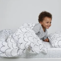Snuz Cot Duvet And Pillow Bundle -Beautiful Bambino 02 LR WaveMono DuvetPillow Lifestyle