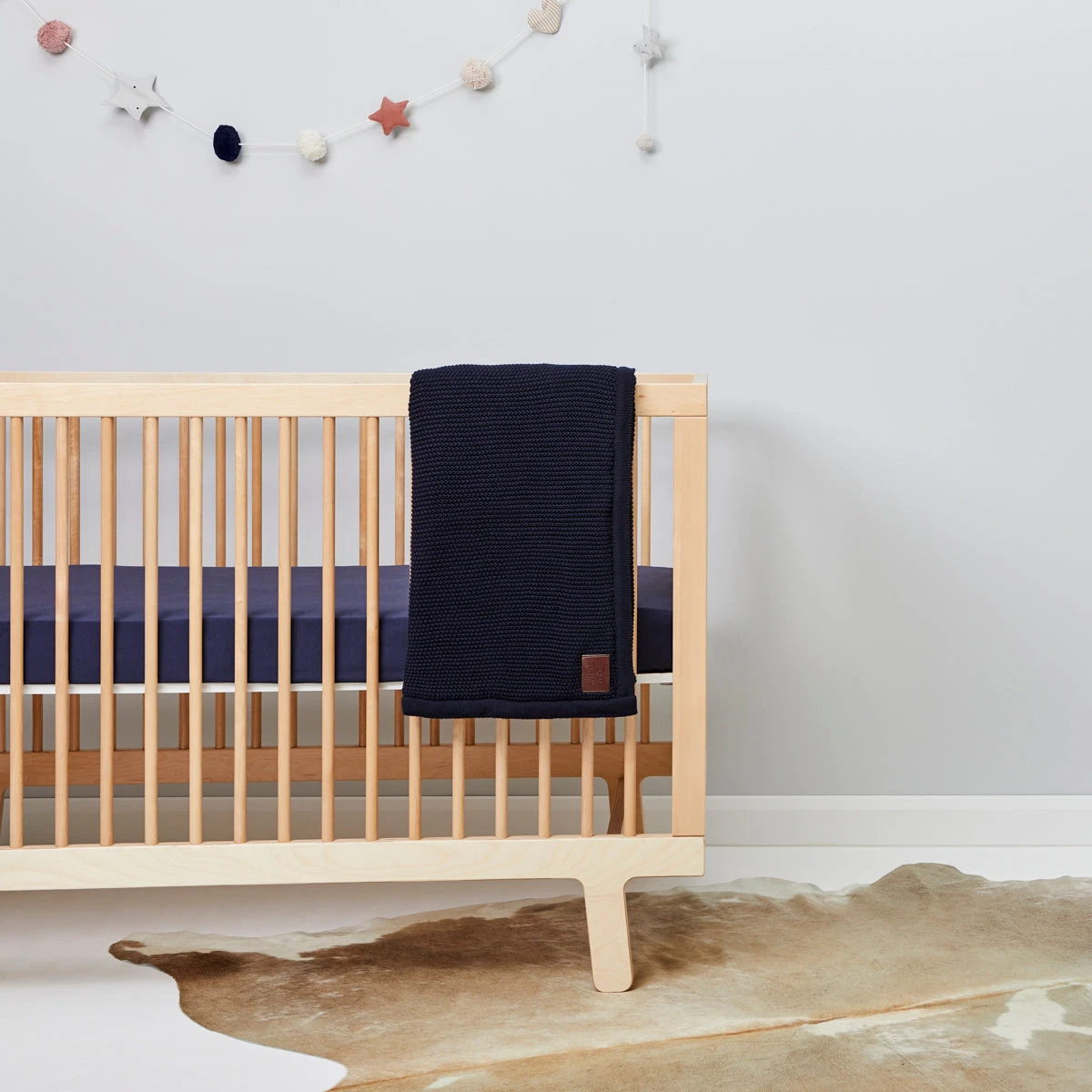 The Little Green Sheep Organic Knitted Fleece Baby Blanket - Midnight 4 The Little Green Sheep Organic Knitted Fleece Baby Blanket - Midnight - Image 2