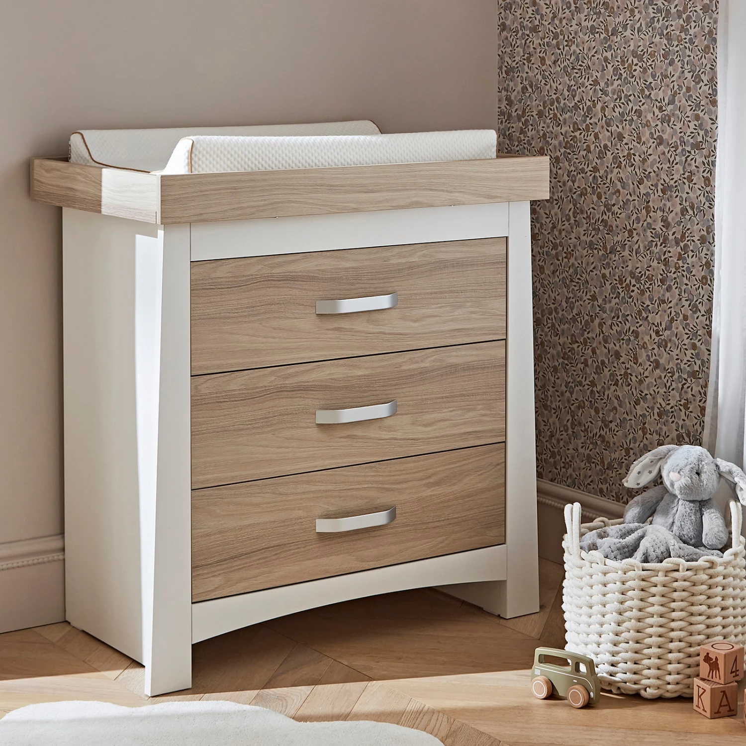 CuddleCo Ada 2 Piece Nursery Furniture Set - White & Ash 5 CuddleCo Ada 2 Piece Nursery Furniture Set - White & Ash - Image 3