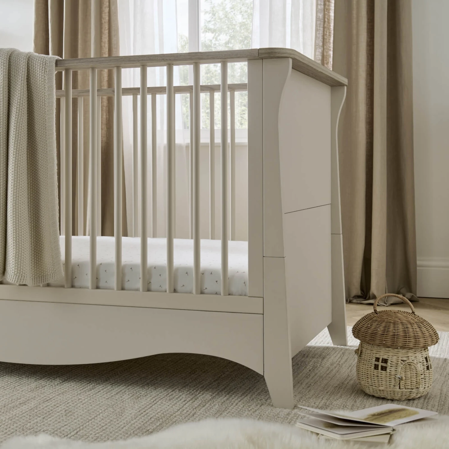 CuddleCo Clara 4 Piece Nursery Room Set - Cashmere/Ash 7 CuddleCo Clara 4 Piece Nursery Room Set - Cashmere/Ash - Image 5