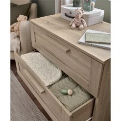 Mamas & Papas 3 Piece Atlas Furniture Set | Light Oak 22 Mamas & Papas 3 Piece Atlas Furniture Set | Light Oak -Beautiful Bambino DCATR0500 SS24 Atlas Light Oak Dresser Changer Lifestyle 02 1