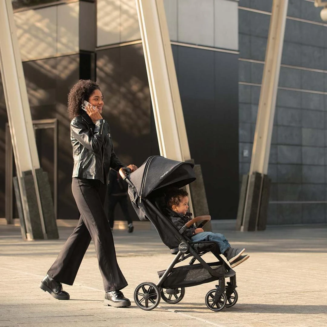 Nuna TRVL LX Stroller, Carrycot & Arra Next Travel System - Caviar 17 Nuna TRVL LX Stroller, Carrycot & Arra Next Travel System - Caviar - Image 15