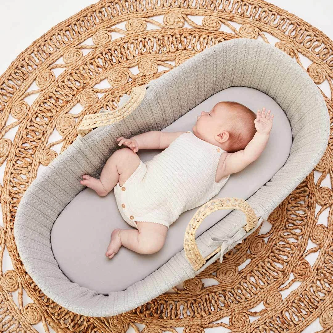 The Little Green Sheep Organic Moses Basket Fitted Sheet - Dove 4 The Little Green Sheep Organic Moses Basket Fitted Sheet - Dove - Image 2